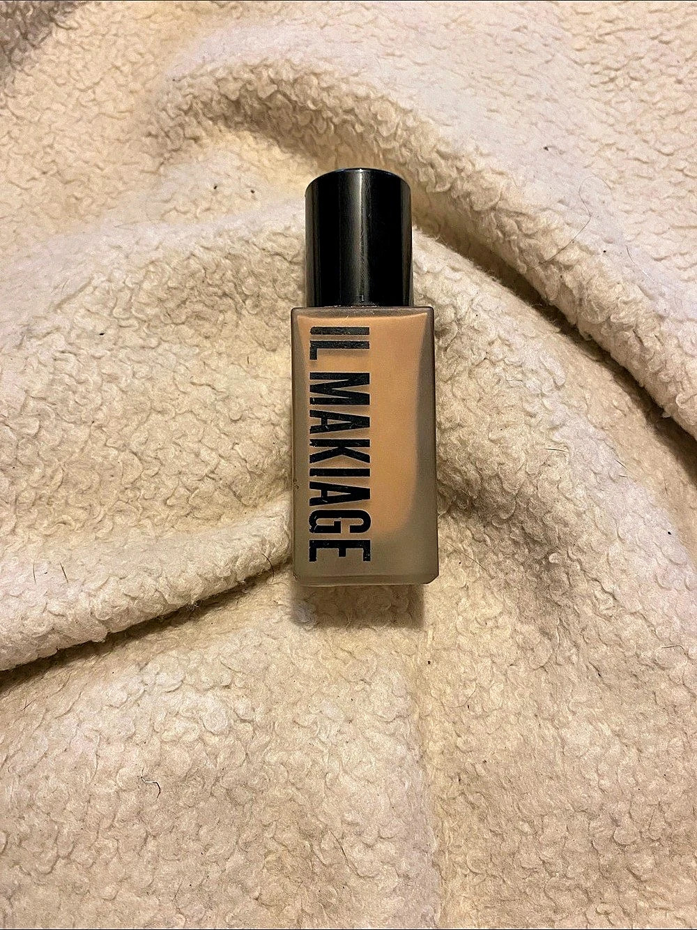 IL Makiage woke up like this flawless base foundation shade 65